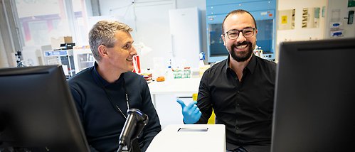 Johan Elf and Özden Baltekin in the lab. 