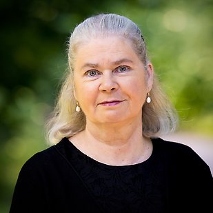 Porträttfoto på Anna T. Höglund