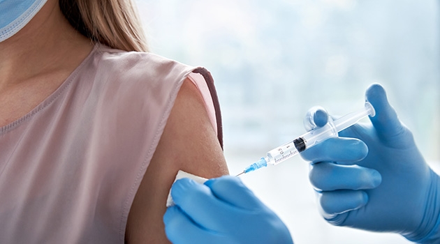 MS-patienter som har en högre nivå av en viss sorts immunceller får ett bättre skydd mot covid-19 vid vaccination.