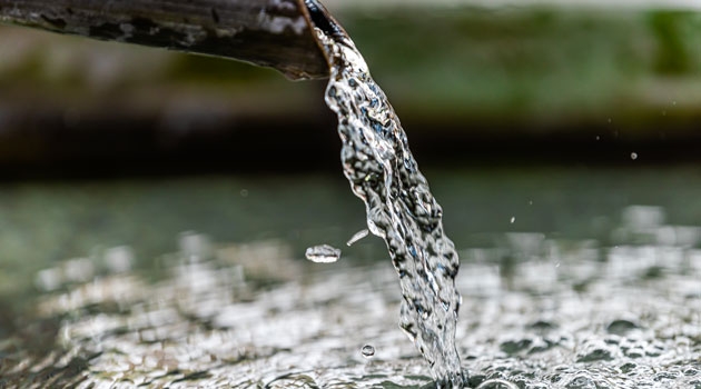 Vatten är livsnödvändigt. Ändå kämpar omkring 700 miljoner människor dagligen för att få tillgång till dricksvatten.