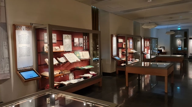 The exhibition show how the library’s collections have grown through donations, purchases of books, legal deposits and exchanges with other universities and l