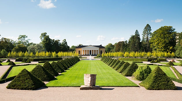 På Sista april stänger Uppsala universitet Botaniska trädgården och samtliga campus på grund av det allvarliga smittläget i Uppsala.