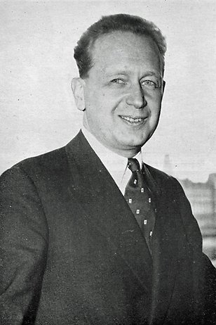 Svartvitt porträttfoto på Dag Hammarskjöld